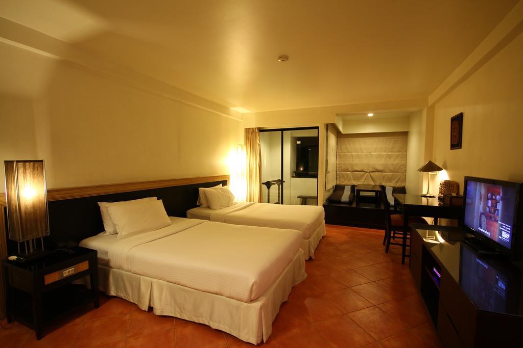 Avantika Boutique Hotel Patong Esterno foto